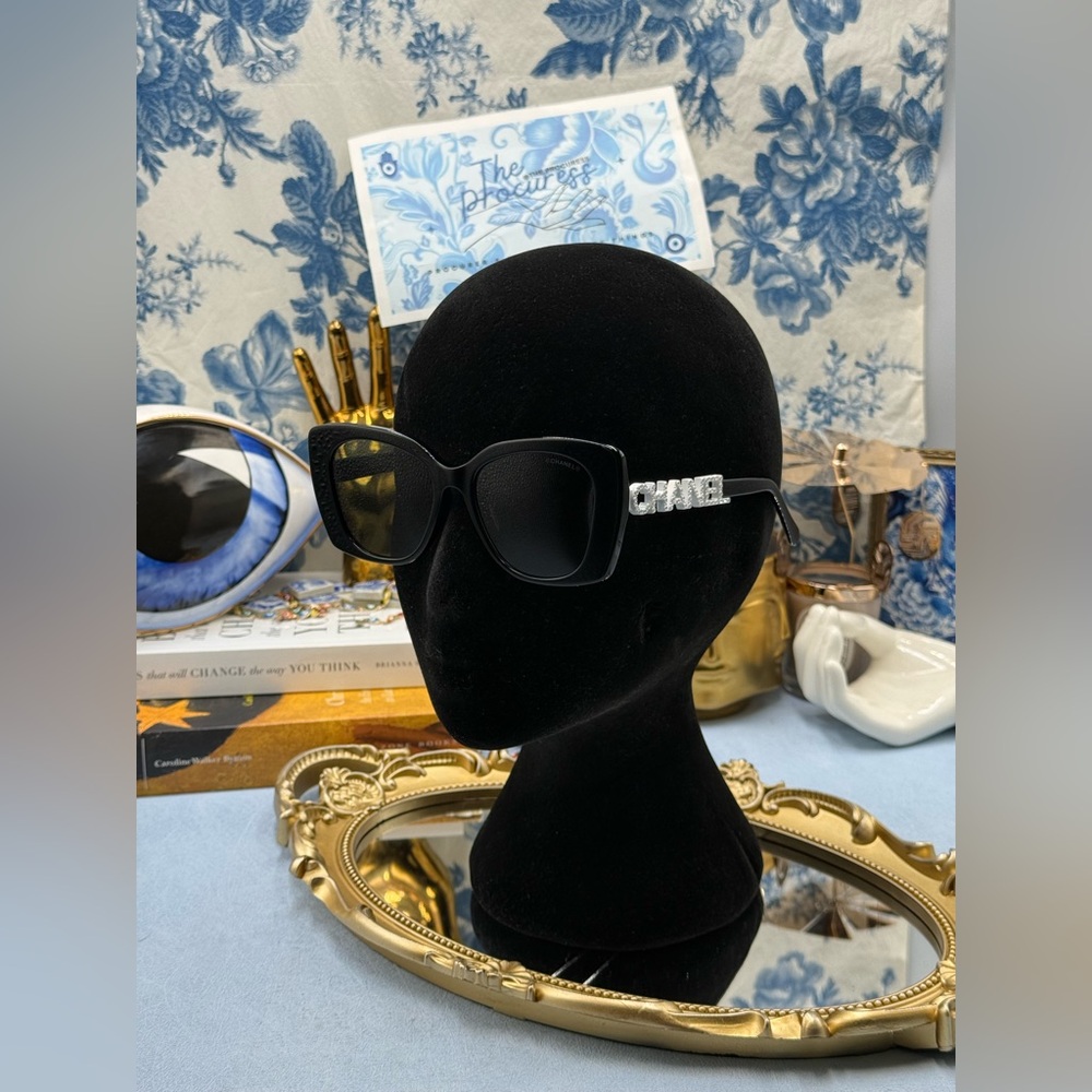 🆕 CHANEL 🧿 NWOT CH5422 Embellished Logo Square Sunglasses, Black & White - Picture 4 of 16